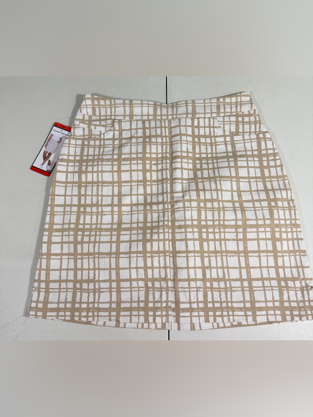 Hilary Radley Comfort Pull On White/Tan plaid  Stretch Skort  NWT- Size MEDIUM.